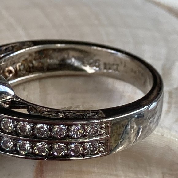 Striking HVE pink CZ and small CZ gems in sterling silver setting ring - Picture 7 of 12